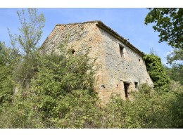 FARMHOUSE TO BE RESTORED FOR SALE IN MONTEFIORE DELL'ASO, IMMERSED IN THE ROLLING HILLS OF THE MARCHE , in the Marche region of Italy
